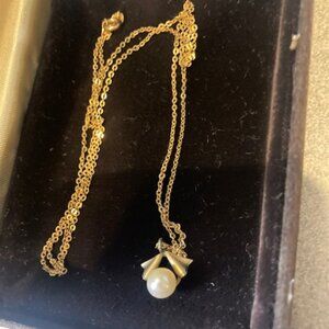10k Gold Necklace with single pearl charm